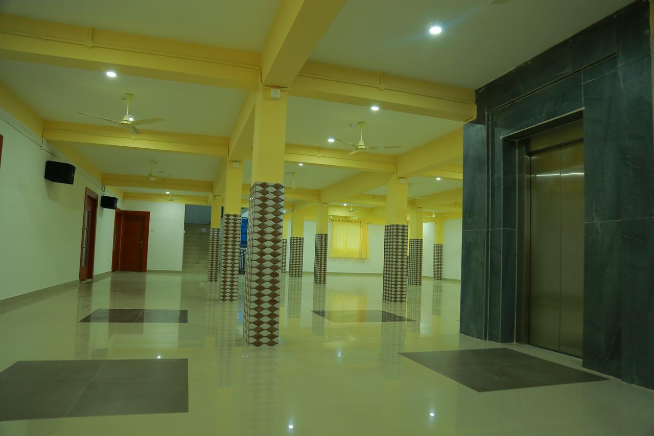 Royal Plaza Residency Hotel Cheruppulasseri Exterior photo