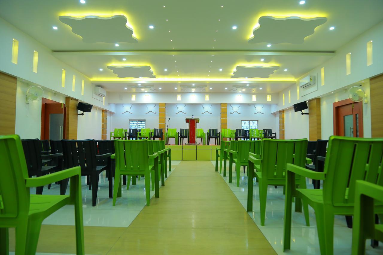Royal Plaza Residency Hotel Cheruppulasseri Exterior photo
