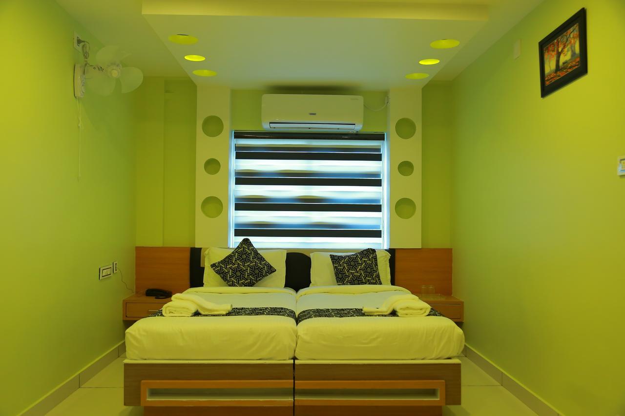 Royal Plaza Residency Hotel Cheruppulasseri Exterior photo